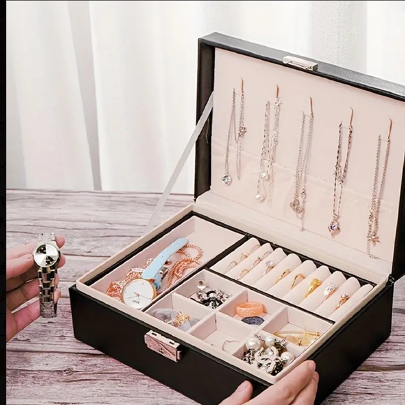 🗃️🔑DEAL OR NO DEAL JEWELRY & LUXURY ITEM GAME Large Capacity JEWELRY BOX 🗃️ - Picture 1 of 13